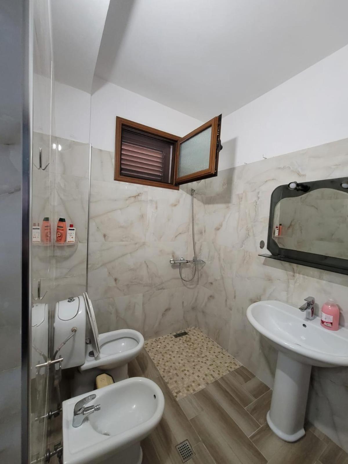Private Room On A Shared Apartament Near Durres Beach Exteriör bild