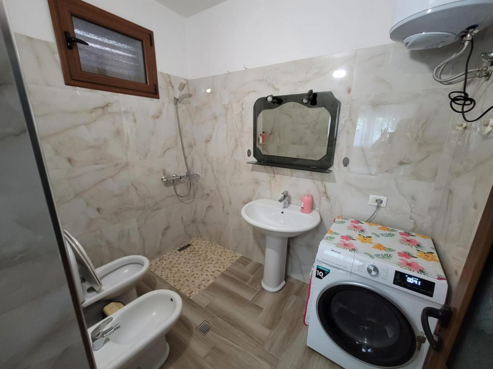 Private Room On A Shared Apartament Near Durres Beach Exteriör bild