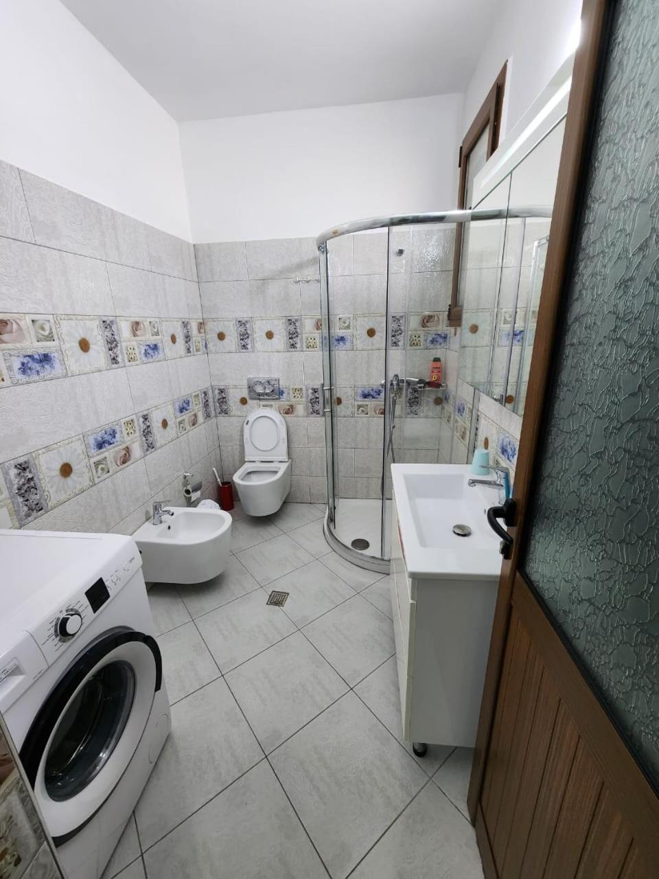 Private Room On A Shared Apartament Near Durres Beach Exteriör bild